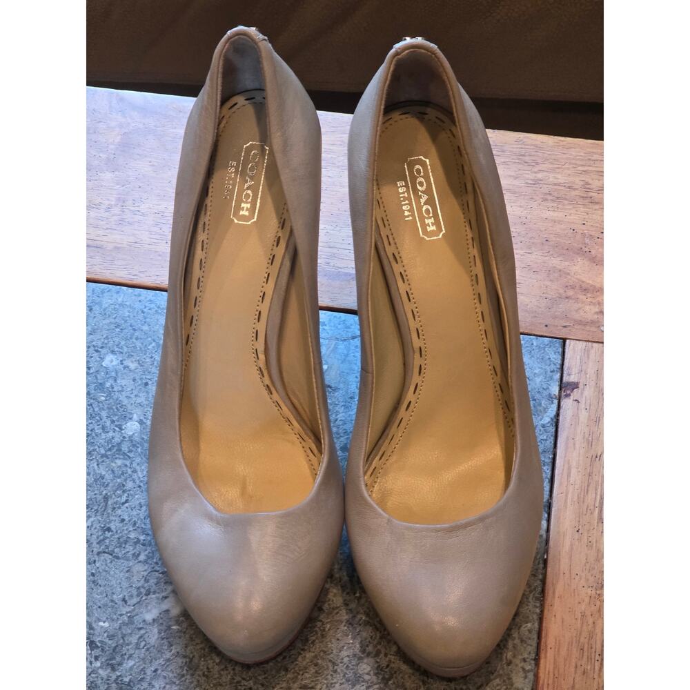 Coach Pumps with Leather Upper and Sole